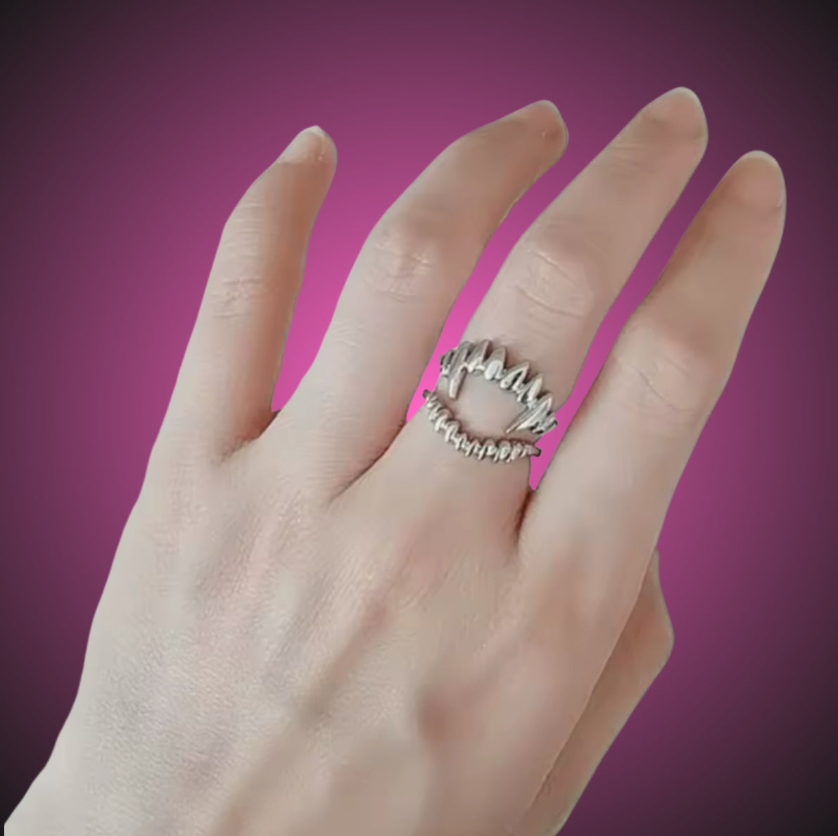 VAMPIRE TEETH RING
