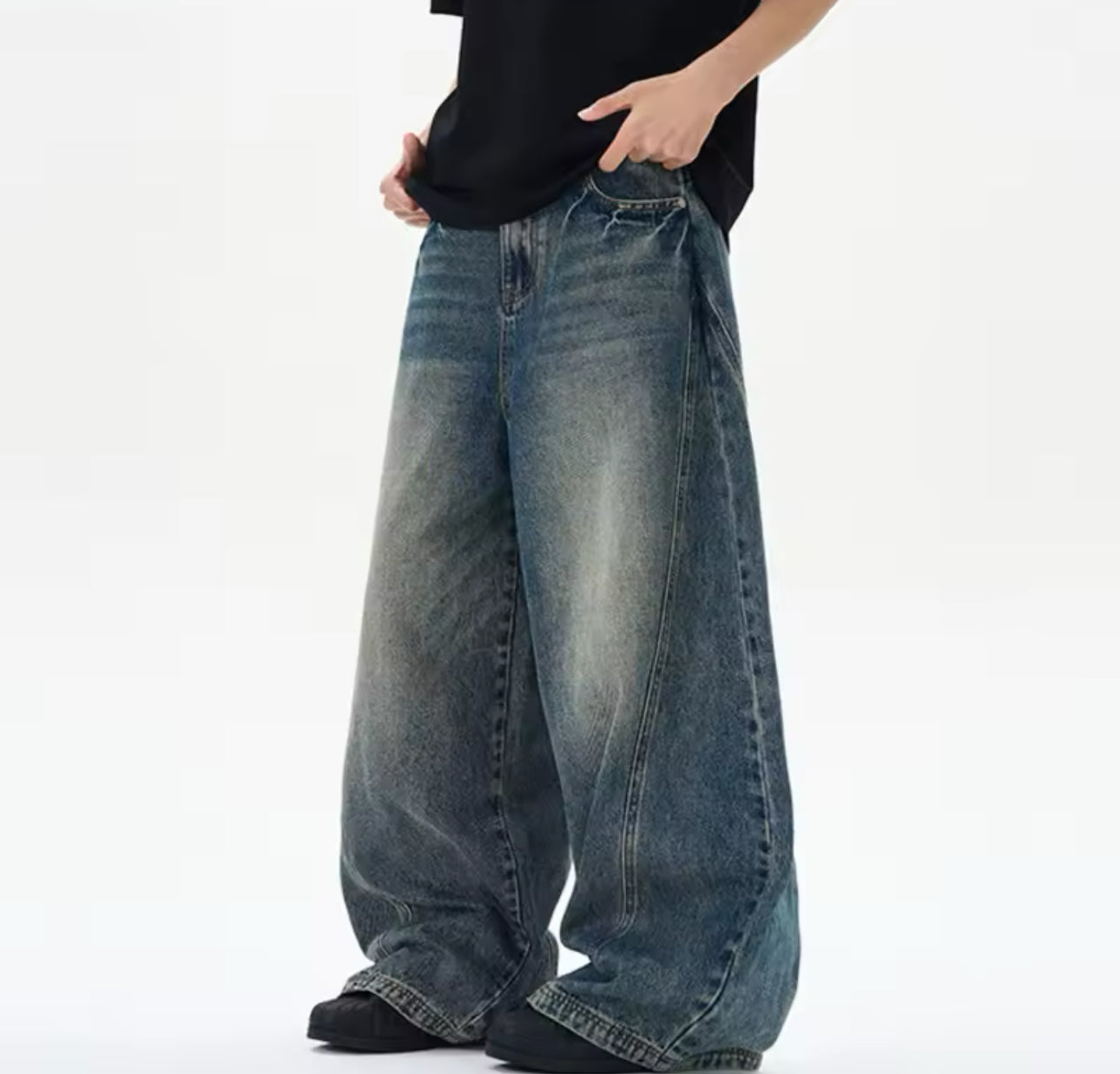 OVERSIZED BLUE DENIM JEANS