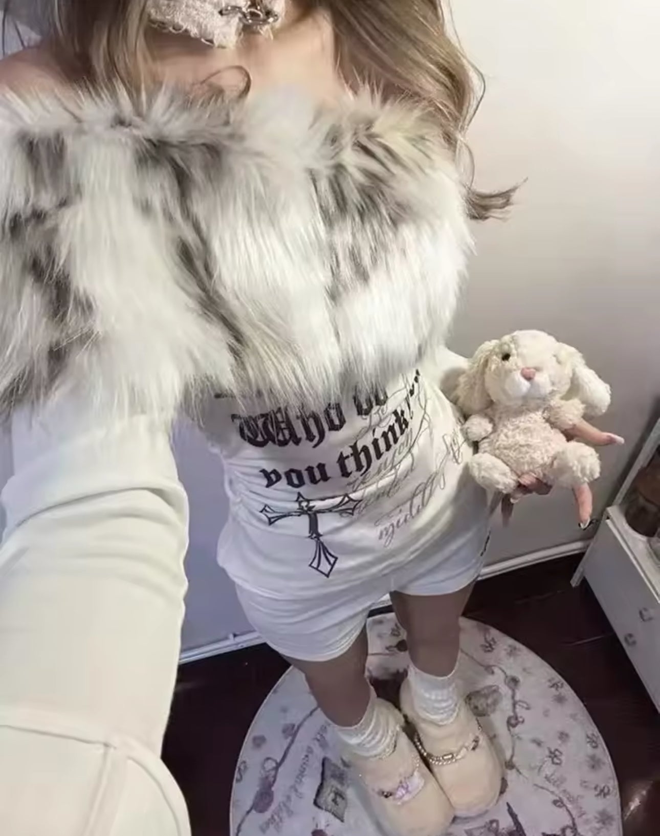 WHITE FLUFF SHOULDER TSHIRT