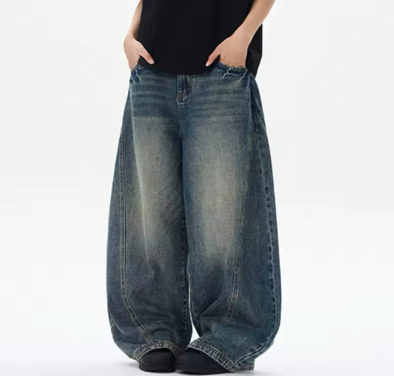 OVERSIZED BLUE DENIM JEANS
